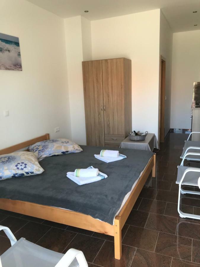Apartmani Subasic Pag Town Esterno foto
