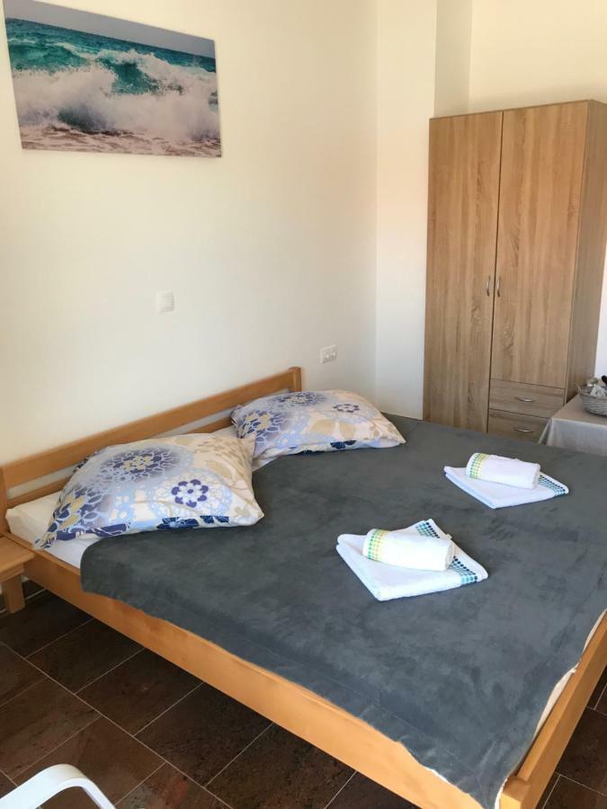 Apartmani Subasic Pag Town Esterno foto