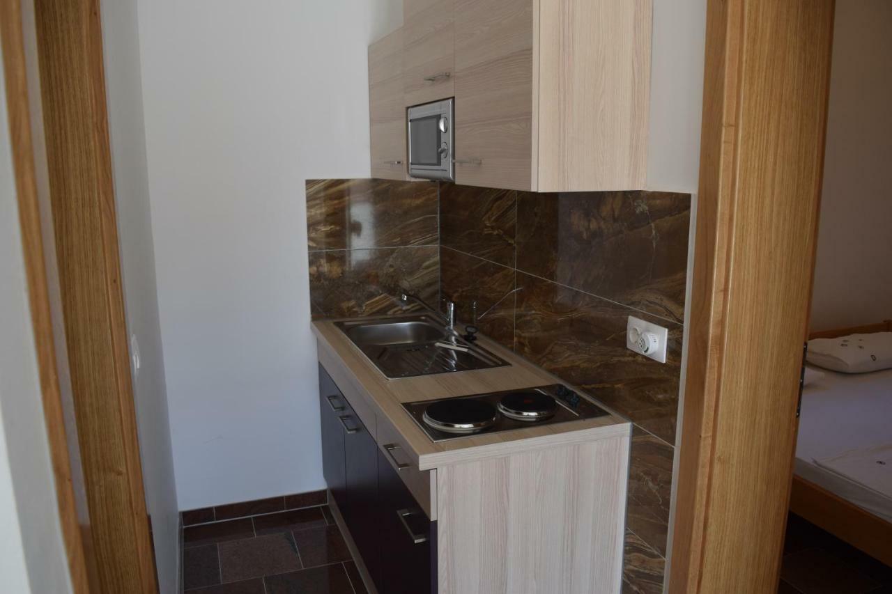 Apartmani Subasic Pag Town Esterno foto