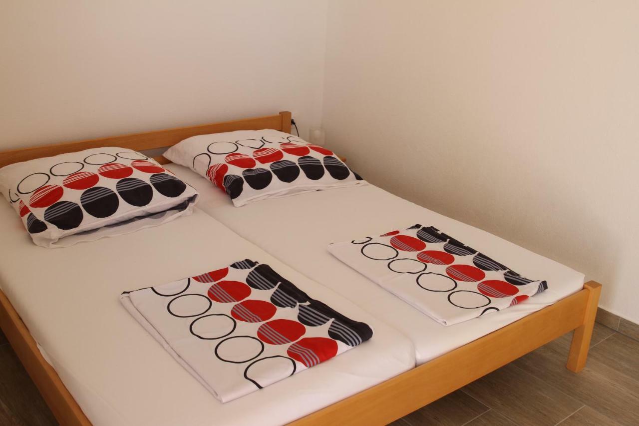 Apartmani Subasic Pag Town Esterno foto