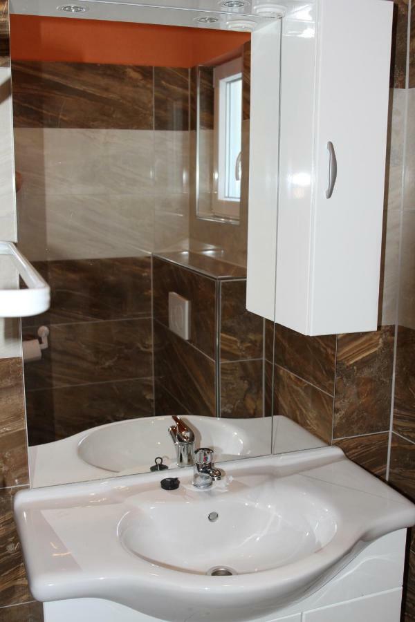 Apartmani Subasic Pag Town Esterno foto