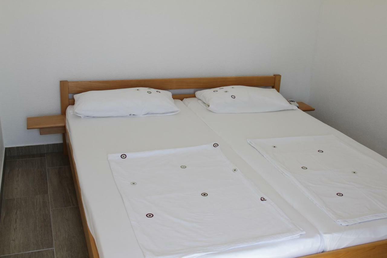 Apartmani Subasic Pag Town Esterno foto
