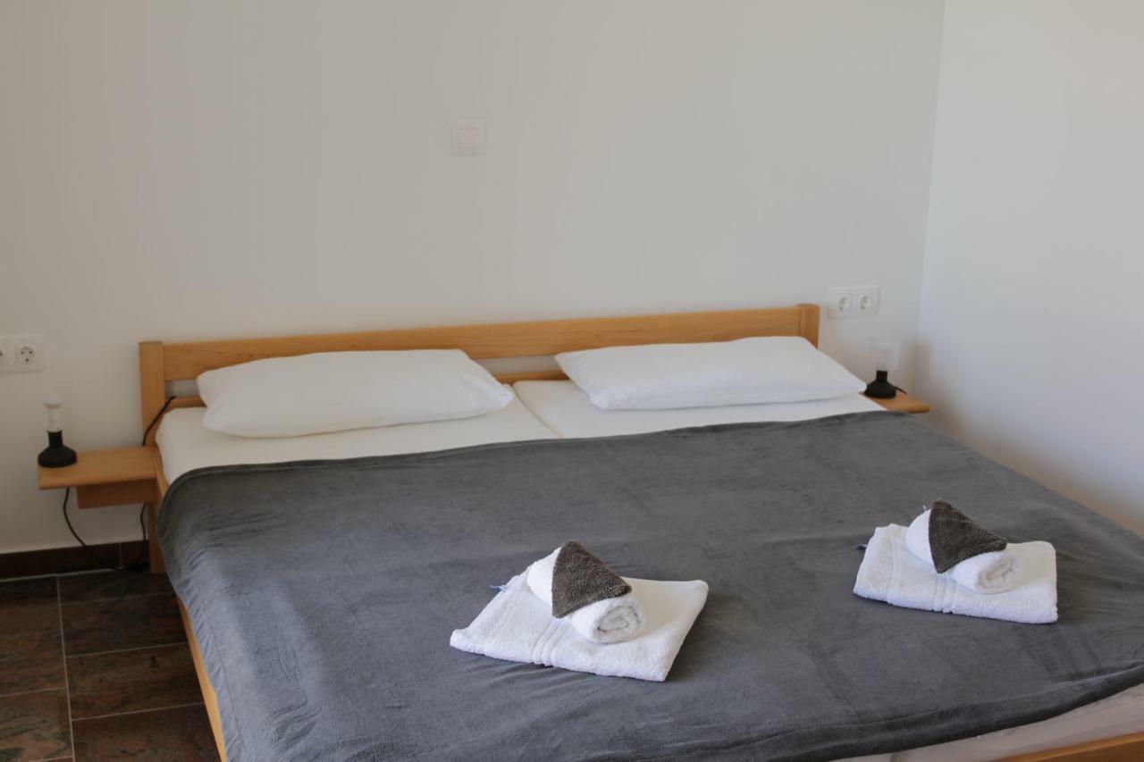 Apartmani Subasic Pag Town Esterno foto
