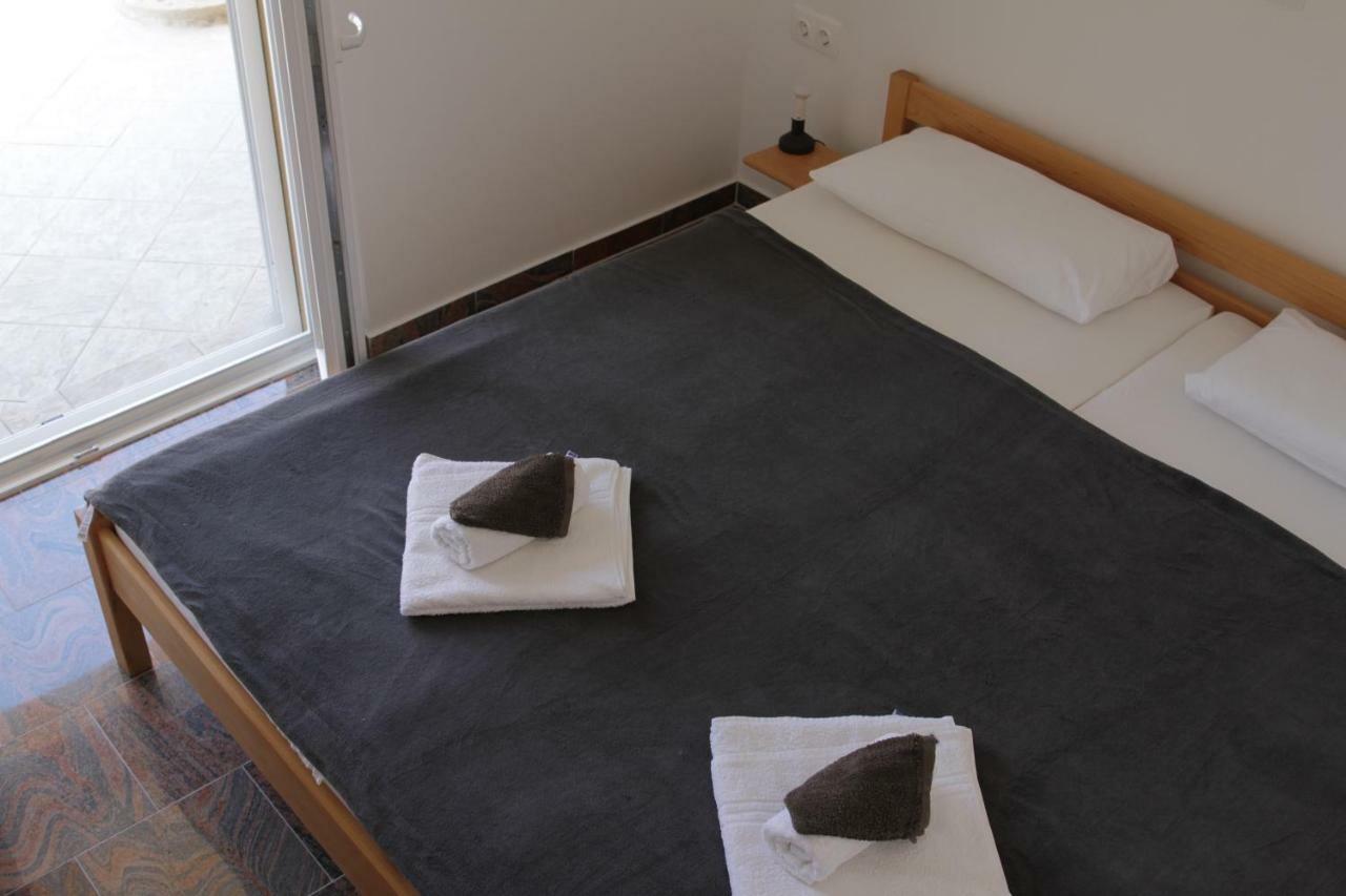 Apartmani Subasic Pag Town Esterno foto