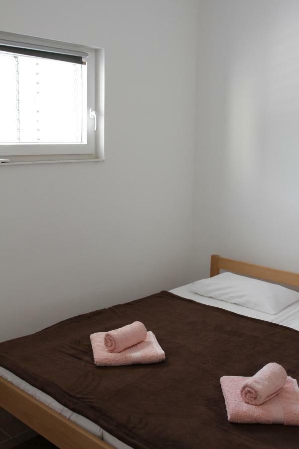 Apartmani Subasic Pag Town Esterno foto