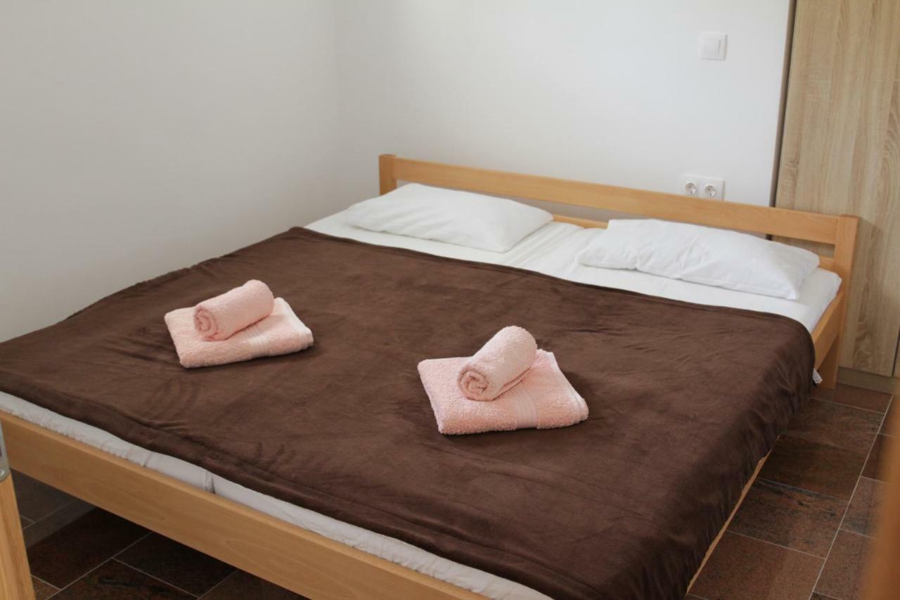 Apartmani Subasic Pag Town Esterno foto